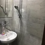 דירה Saris